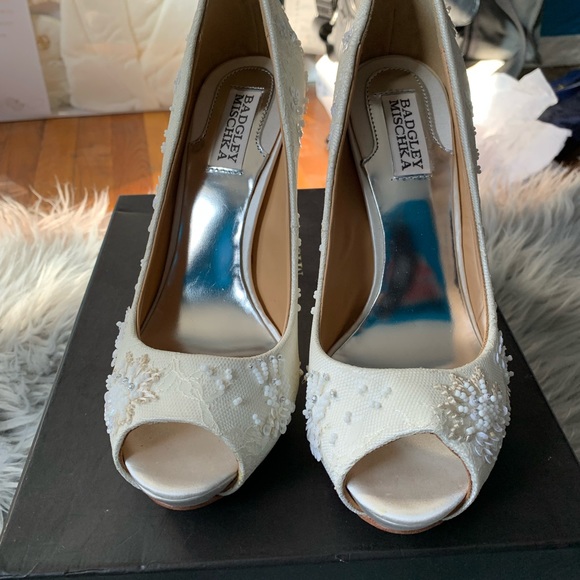Badgley Mischka women shoes. Size 8 - Picture 3 of 13